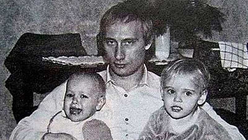 Сиз кўрмаган сурат: Путин қизлари билан (ФОТО)
