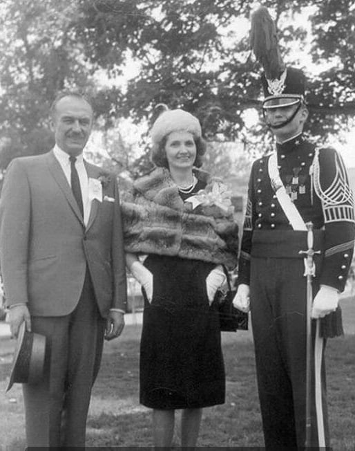 Siz ko‘rmagan surat: talaba Donald Tramp ota-onasi bilan (FOTO) Siz ko‘rmagan surat: talaba Donald Tramp ota-onasi bilan (FOTO)