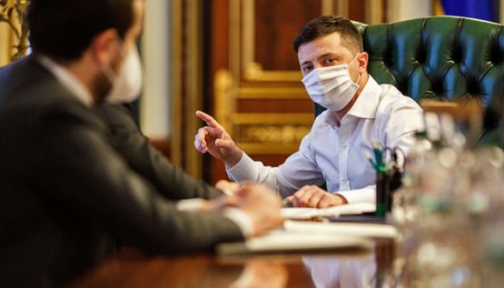 Президент Украина вакцинасини ўзида синовдан ўтказишга тайёрлигини айтди