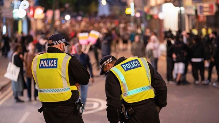 Buyuk Britaniyada teraktga tayyorgarlik ko‘rishda gumon qilingan besh kishi qo‘lga olindi Buyuk Britaniyada teraktga tayyorgarlik ko‘rishda gumon qilingan besh kishi qo‘lga olindi