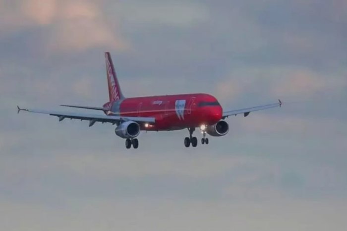 Москвада самолёт двигатели ёниб кетганидан сўнг фавқулодда қўнишни амалга оширди