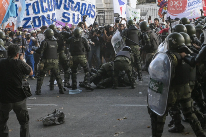 Argentinada polisiya va namoyishchilar o‘rtasida to‘qnashuvlar yuz berdi