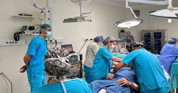 Olmaotada birinchi marta robot yordamida miya operasiyasi amalga oshirildi