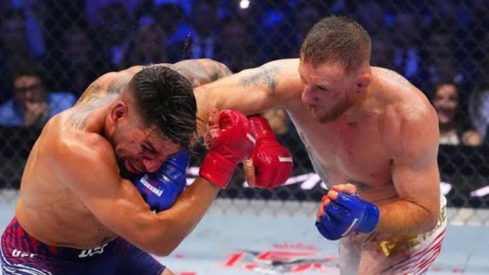 Жастин Гетжи Оқ уйда Илия Топурияни мағлуб этиб, UFC чемпионига айланди