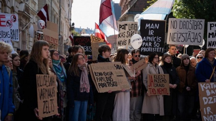 Latviyada so‘nggi yillardagi eng yirik norozilik namoyishi bo‘lib o‘tdi