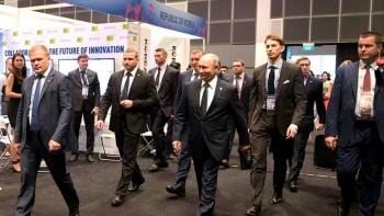Putin Singapurda metallqidirgich ramkasidan o‘tishga majbur qilindi