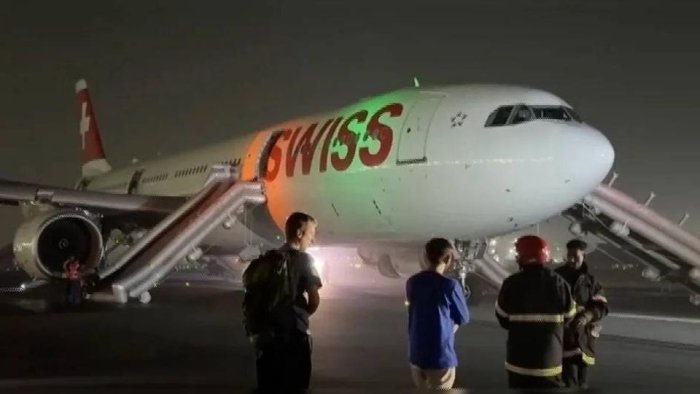 Hindistonda bortida 232 nafar yo‘lovchi bo‘lgan samolyot dvigateli yonib ketdi