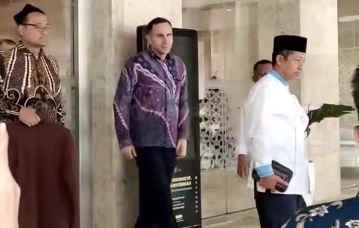 Temur Kapadze Indoneziya terma jamoasida qancha maosh oladi?