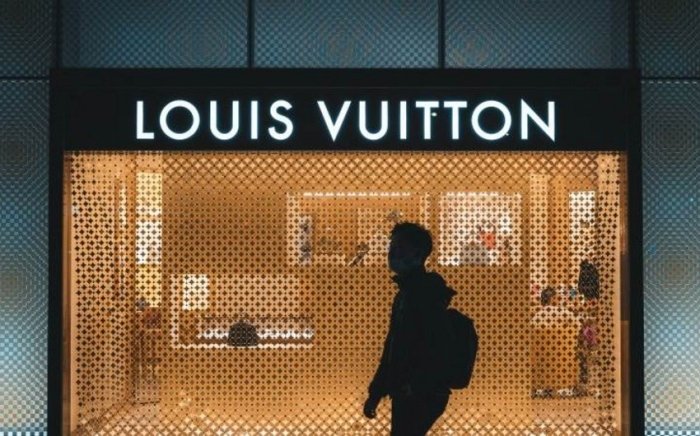 Louis Vuitton kompaniyasi Marc Jacobs brendini 1 milliard dollarga sotib olish bo‘yicha muzokara olib bormoqda