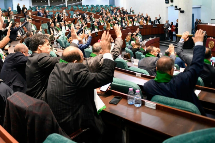 Jazoir parlamenti Fransiya mustamlakachiligini jinoyat deb tan oldi