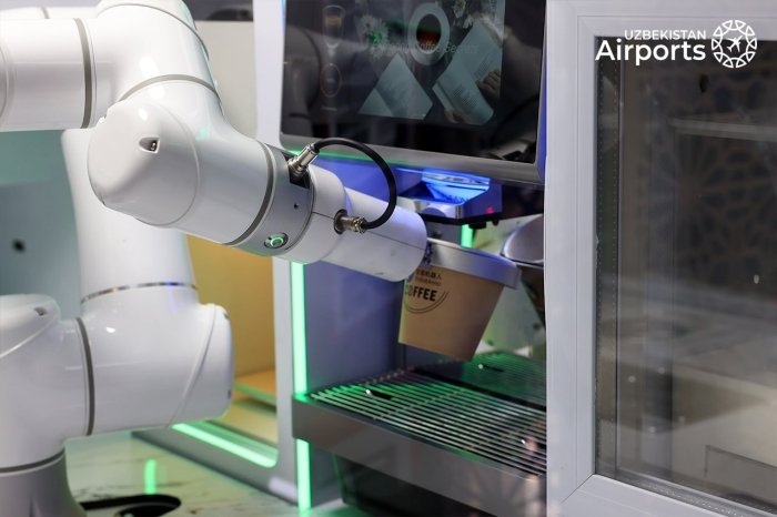Toshkent aeroportida O‘zbekistondagi birinchi robotlashtirilgan “qahvaxona” ochildi