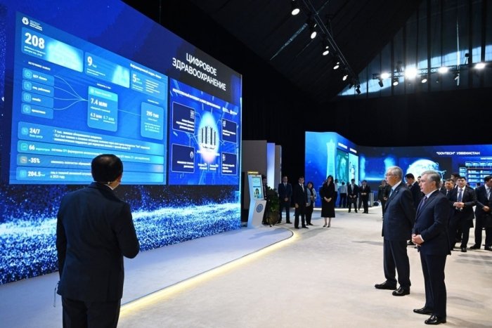 To‘qayev va Mirziyoyev sun’iy intellekt bo‘yicha umummilliy xakatonga tashrif buyurdi