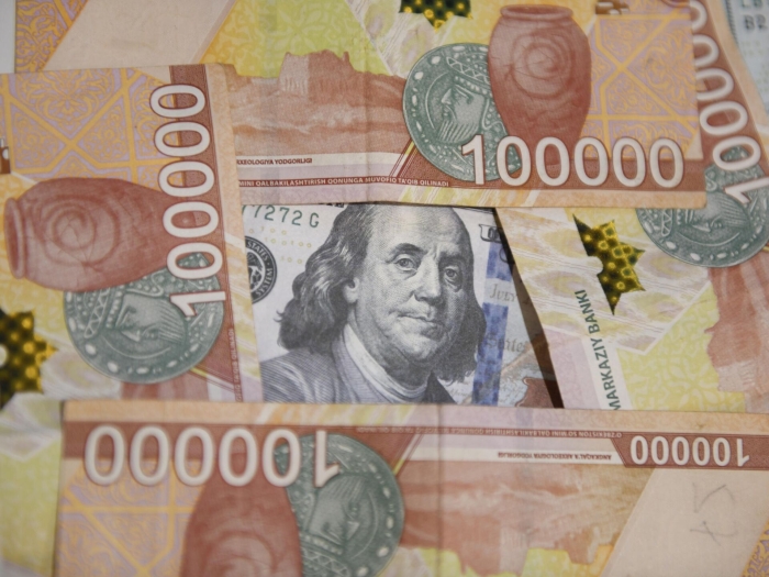 Доллар 12,200 дан ошди Доллар 12,200 дан ошди