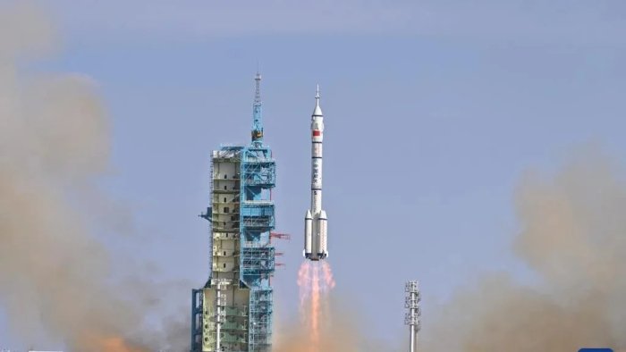 Хитой яна бир космик миссияни бошлади