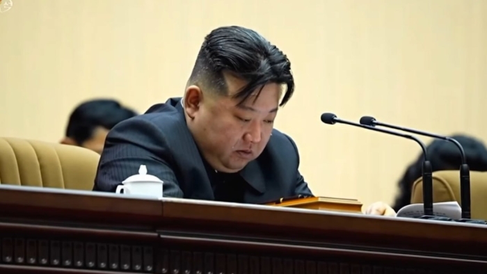Ким Чен Ин кўз ёш тўкди Ким Чен Ин кўз ёш тўкди