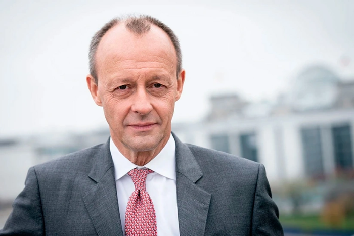 Германия канцлери Россия-Украина можароси бўйича музокаралар ўтказиш учун жой таклиф қилмоқда