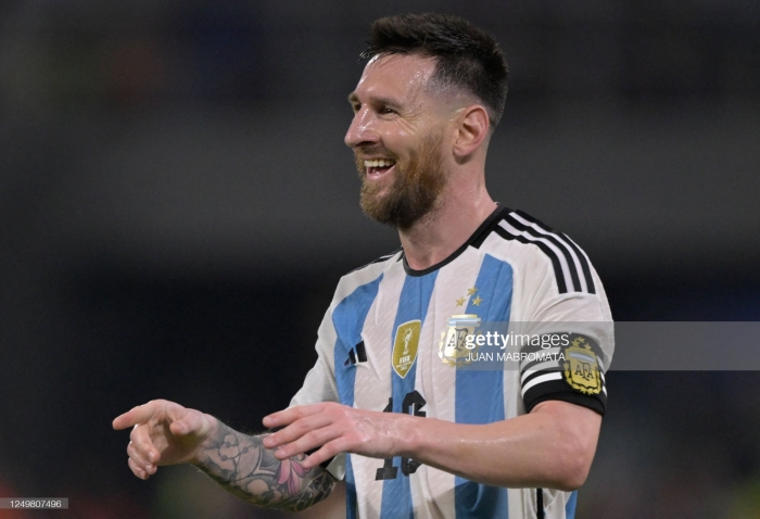 Messi "Barselona" taklif qilgan shartlarni qabul qiladi va jamoaga qaytadi