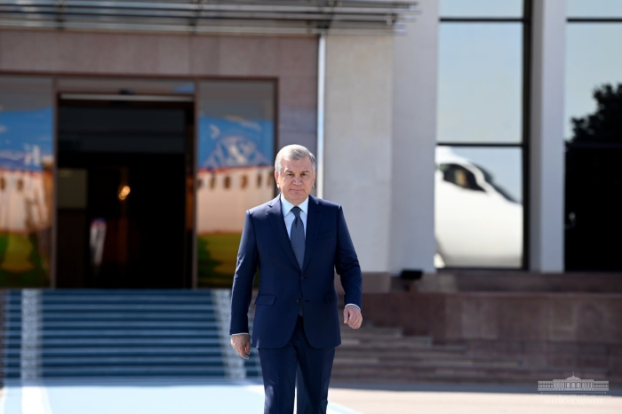 Президент Ўзбекистон-Қатар саммитида иштирок этиш учун Самарқандга жўнаб кетди
