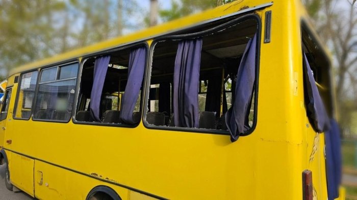 Херсонда Россия дронлари йўналишли таксиларга зарба берди