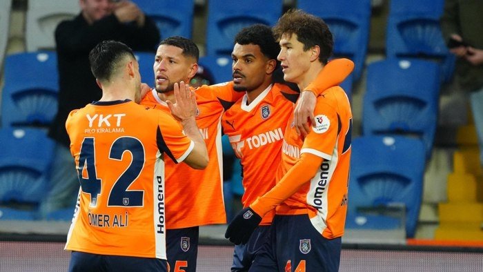 Turkiya chempionati. Eldor Shomurodov gol urgan o‘yinda “Bashakshehir” “Karagyumruk”ni mag‘lub etdi (VIDEO)