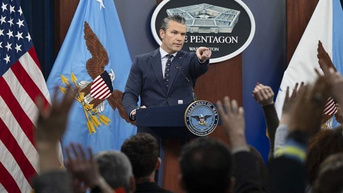 Демократлар Хегсетни импичмент қилиш тўғрисидаги резолюцияни тақдим этмоқчи