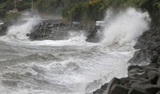 Yana tayfun: Yaponiyada 100 ming odam evakuasiya qilinadi