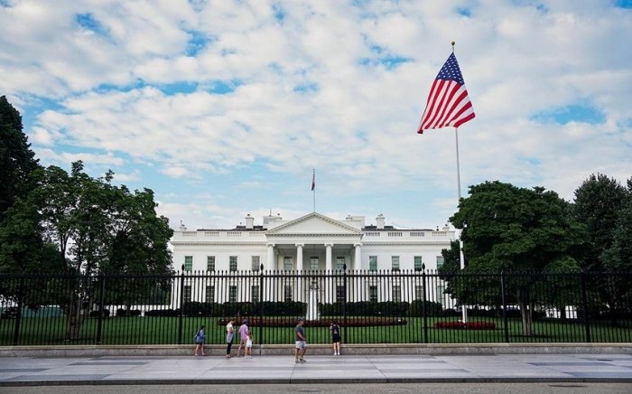 Oq uy Zelenskiyning Rossiya-AQSh muzokaralarida ishtirok etishini ko‘rib chiqmoqda