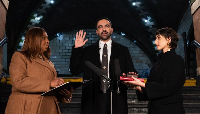 Nyu-York tarixidagi ilk musulmon mer qasamyod qabul qildi va marosimda Qur’ondan foydalanildi