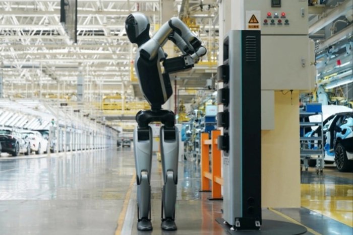 Xitoy kompaniyasi dunyodagi birinchi odamsimon robotni taqdim etdi (video)