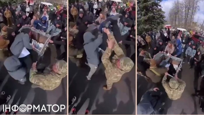 Украинада шифохона директори ахлат қутисига ташланди Украинада шифохона директори ахлат қутисига ташланди