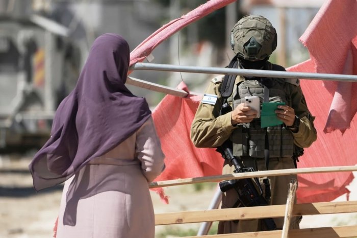 Исроил урушда иштирок этишдан бош тортган аскарларни қамоққа ташлаяпти