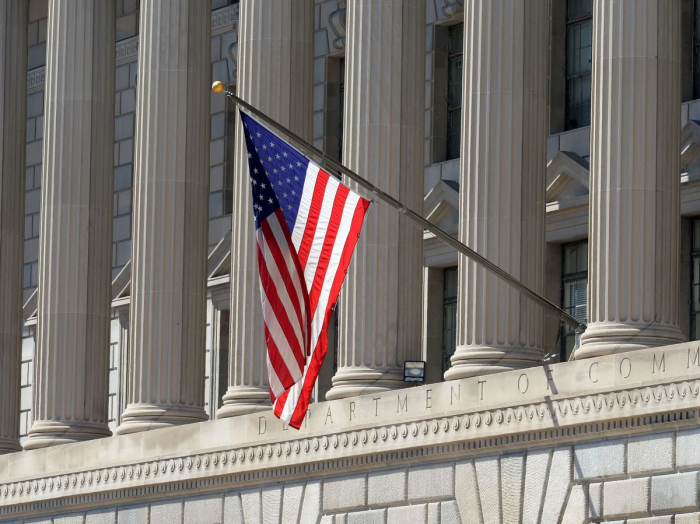 АҚШ Россия ва Эрон нефтига нисбатан санкцияларни юмшатди