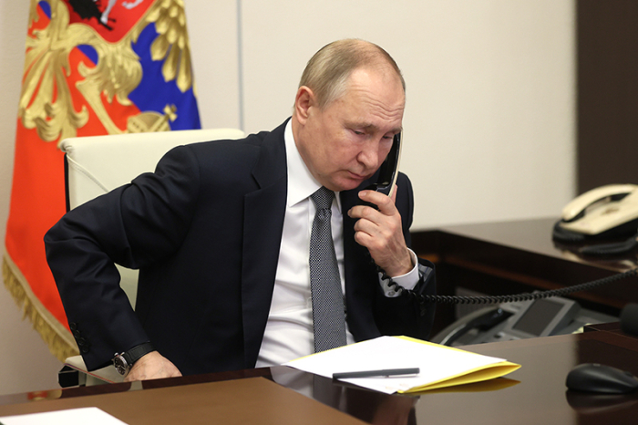 Путин Жазоир президенти билан гаплашди