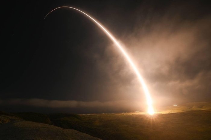 АҚШ Minuteman III қуролсиз қитъалараро баллистик ракетасини синовдан ўтказди