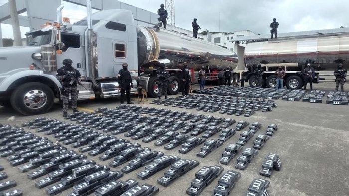 Ekvadorda yoqilg‘i tankerlaridan ikki tonna kokain topildi