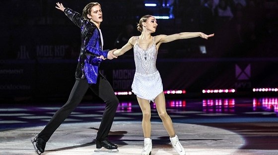 Ular fotosuratlarga ulkan dildolarni yopishtiradilar