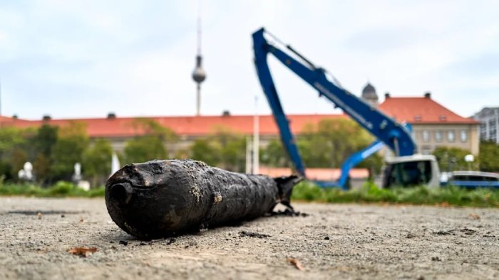 Berlinda ikkita bomba topildi