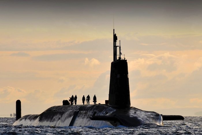 Британия Россияга қарши туриш учун 12 та сув ости кемасини қуради