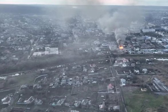 Rossiya Ugledarni o‘rab olmoqda. Ukraina jangchilariga shaharni tark etishga ruxsat berilmayapti