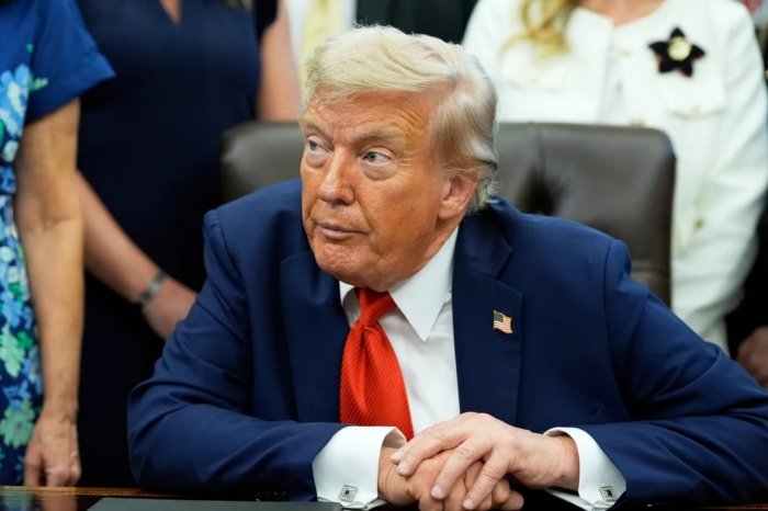 Трамп Кремльдан ўрганиб, Гренландияга бўлган сиёсатида янги тактика қўллаяпти