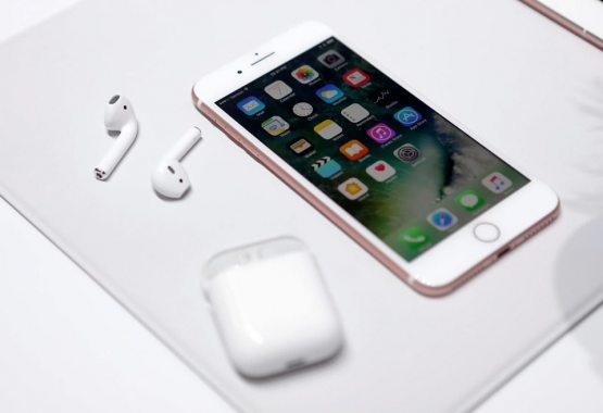 Apple 5G модемли “iPhone” ишлаб чиқариш вақтини маълум қилди