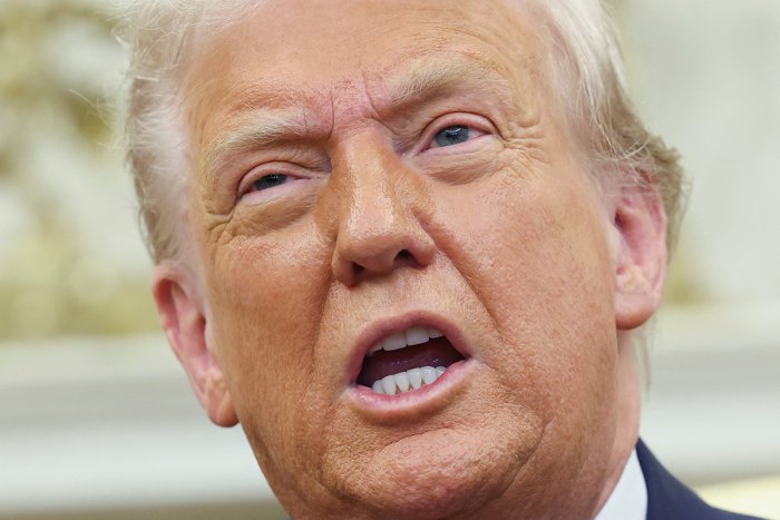 Трамп Украина бўйича "жуда яхши таклифлар" кутмоқда Трамп Украина бўйича "жуда яхши таклифлар" кутмоқда