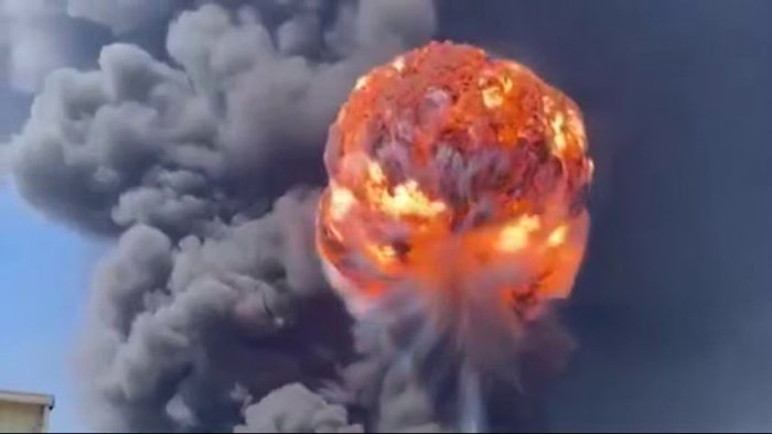 Хитойдаги кимё заводида содир бўлган портлаш оқибатида беш киши ҳалок бўлди Хитойдаги кимё заводида содир бўлган портлаш оқибатида беш киши ҳалок бўлди