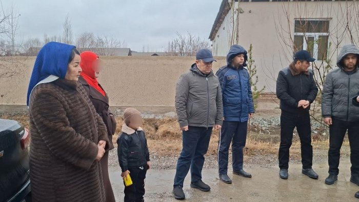 Andijonda voyaga yetmagan bola onasi bilan uy-joyga kiritildi