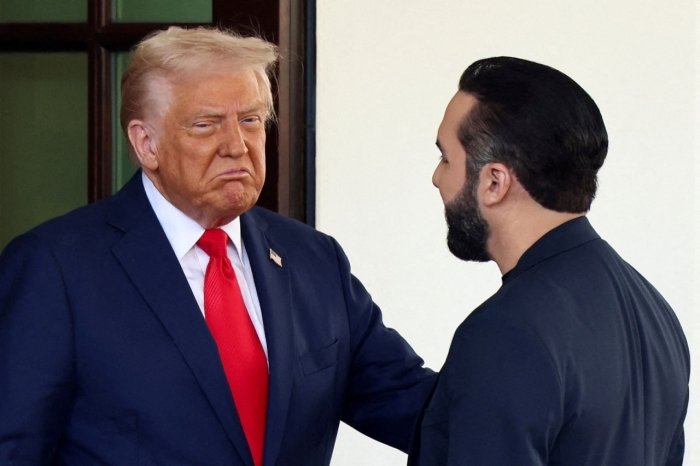 Божлар Трампни пастга тортди Божлар Трампни пастга тортди