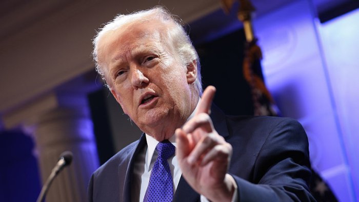 Трамп: Эронга қарши зарбалар — таҳдидларни йўқ қилишнинг ягона йўли