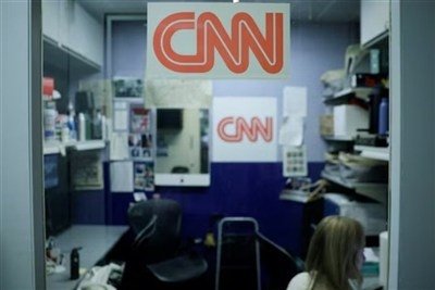 Matbuot bilan qarama-qarshilik: CNN jurnalistiga Tramp bilan uchish taqiqlandi