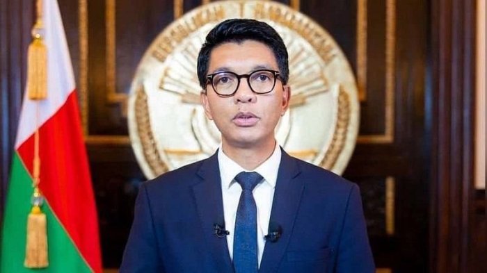 Мадагаскар президенти Андри Радзуэлина мамлакатни тарк этганини расман тасдиқлади