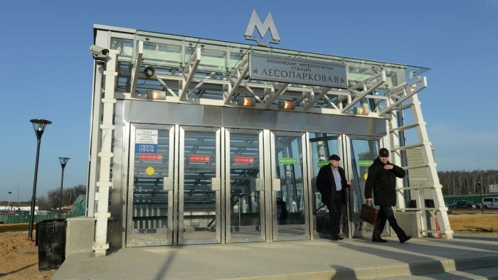 Migrantlar uchun qulaylik: Moskva metrosida o‘zbek tilida belgilar paydo bo‘ldi