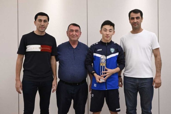 Abbosbek Fayzullayevga «Osiyoda yilning eng yaxshi yosh futbolchisi» sovrini topshirildi